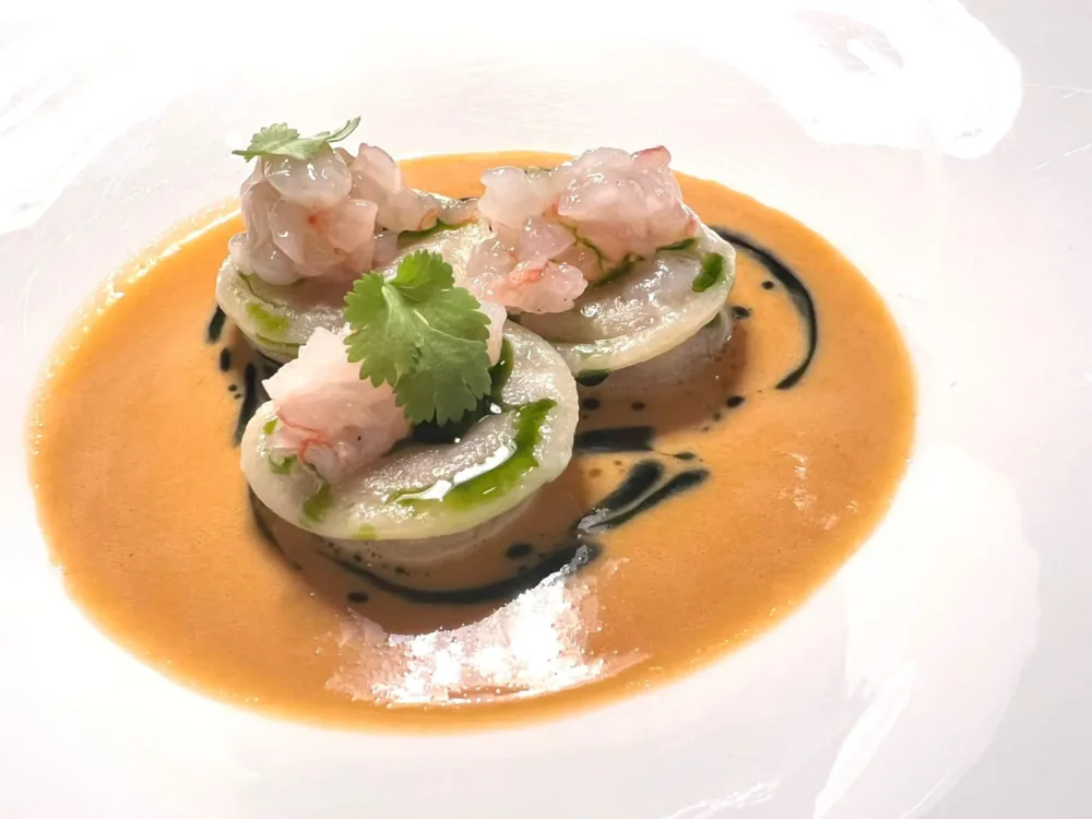 Veritas Restaurant - ravioli di arachidi, gamberi e tom yum