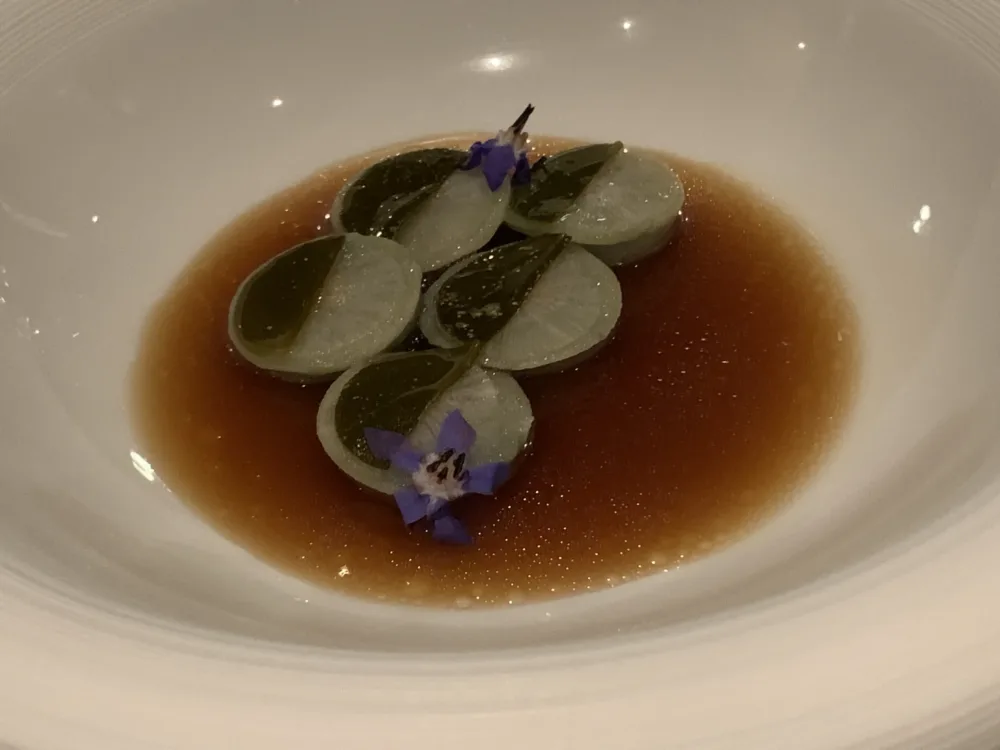 George - Ravioli di erbe, miso di cedro in brodo di verza