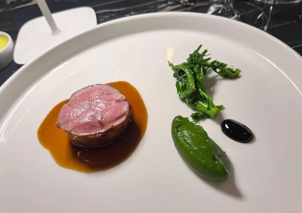  Veritas Restaurant - agnello, cime di rapa e aglio nero