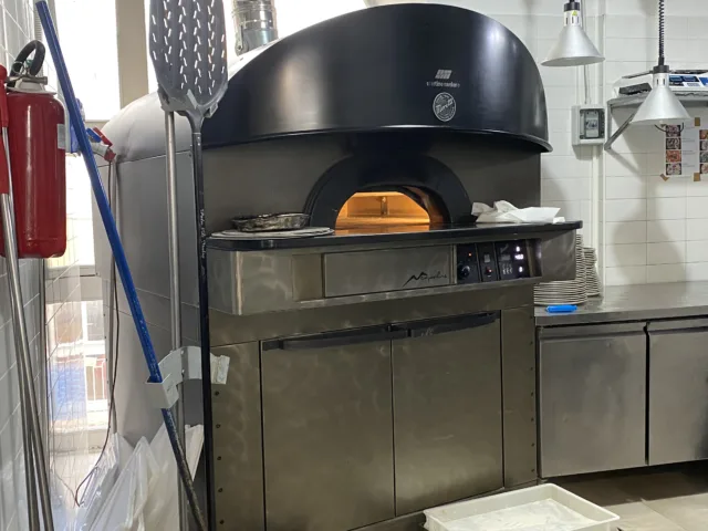Basilico-Pizzeria-Napoletana-forno