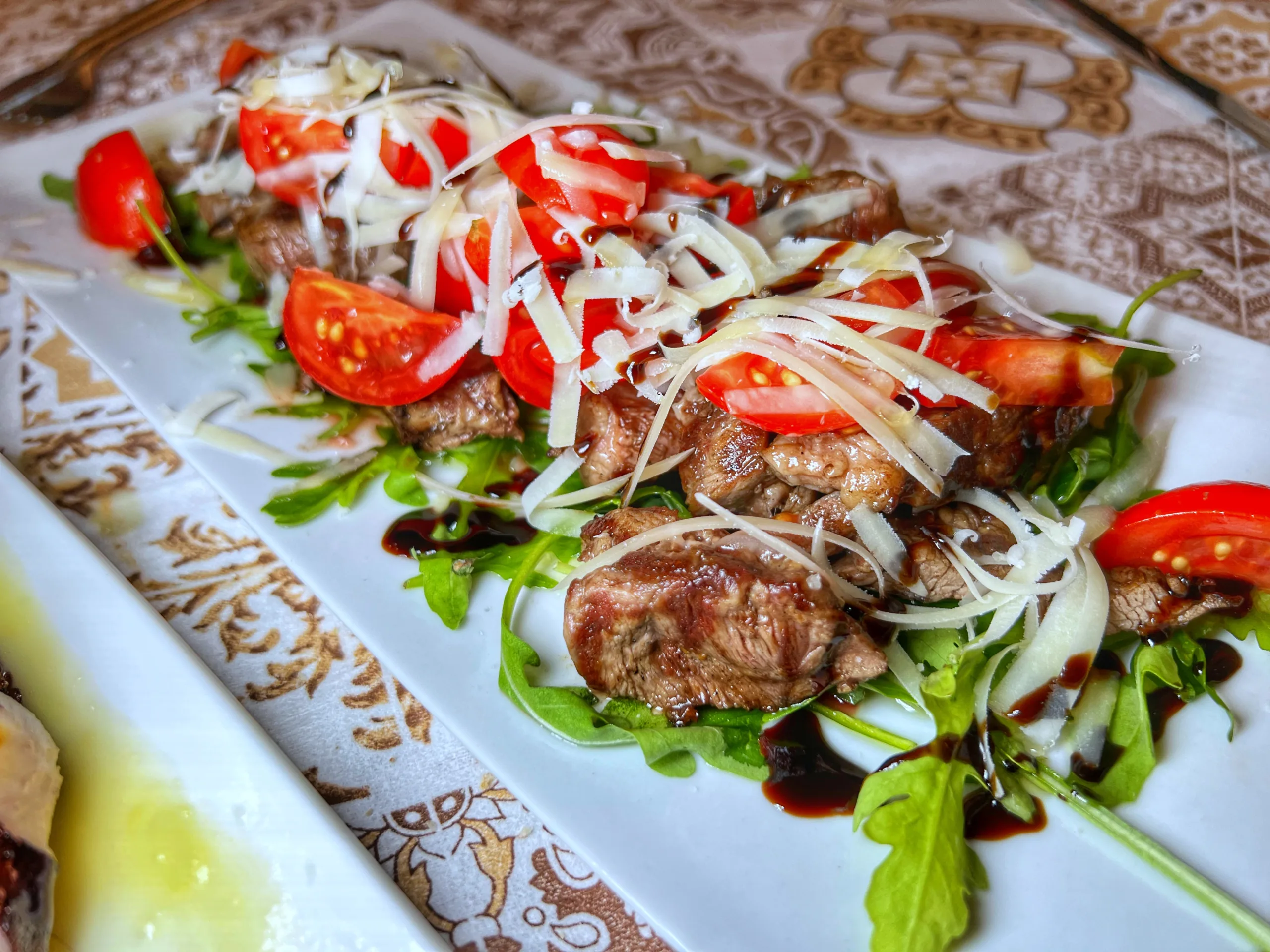 Tagliata di carne, rucola e parmigiano. Al Vicoletto, Castellabate.