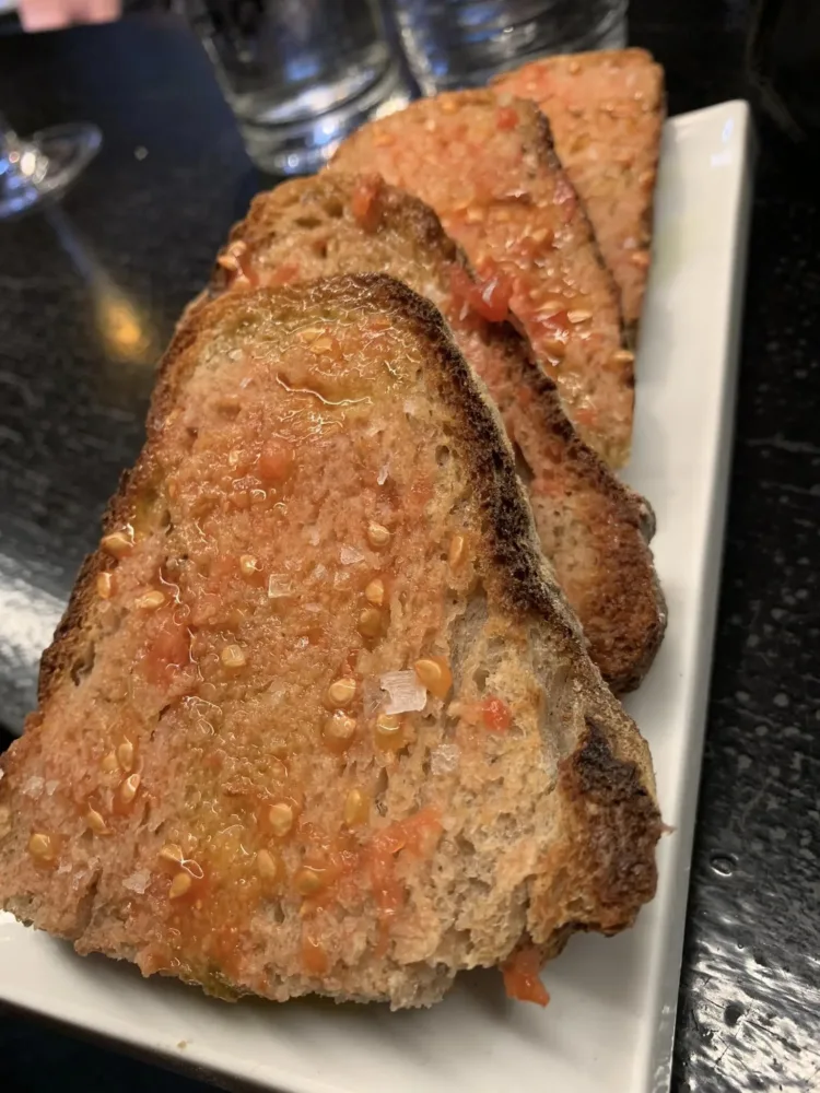 Capet Restaurant, pan con tomate