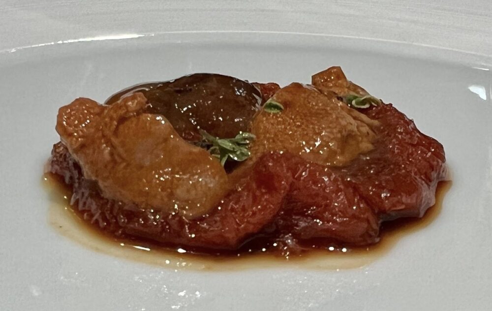 George Restaurant - Pomplemo rosso con ricci di mare al naturale e salsa di rognone di vitello