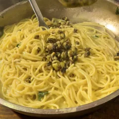 Spaghettone con midollo, sconcigli e limone di mare di Lino Scarallo