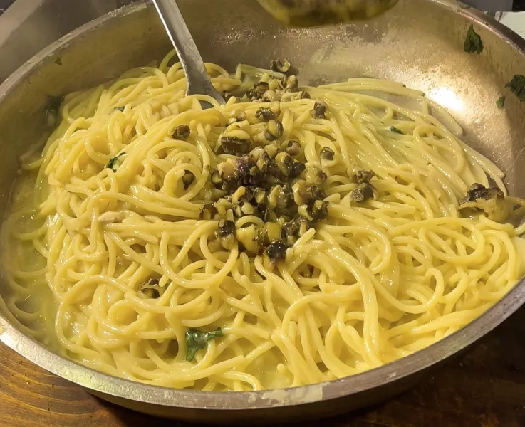 Spaghettone con midollo, sconcigli e limone di mare di Lino Scarallo