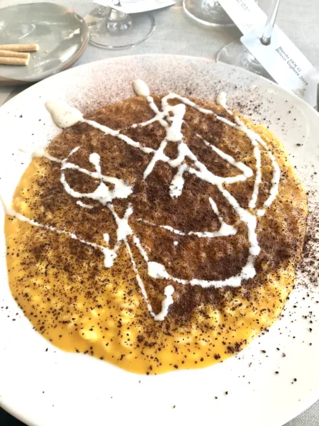 Riso Carnaroli Acquerello mantecato alla zucca, fonduta di Taleggio e polvere di fave di cacao