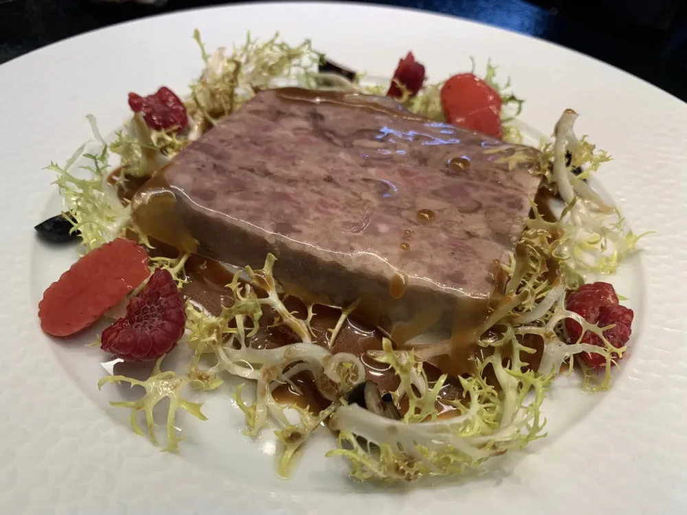 Capet Restaurant, terrina di coniglio con frutti rossi e scarola