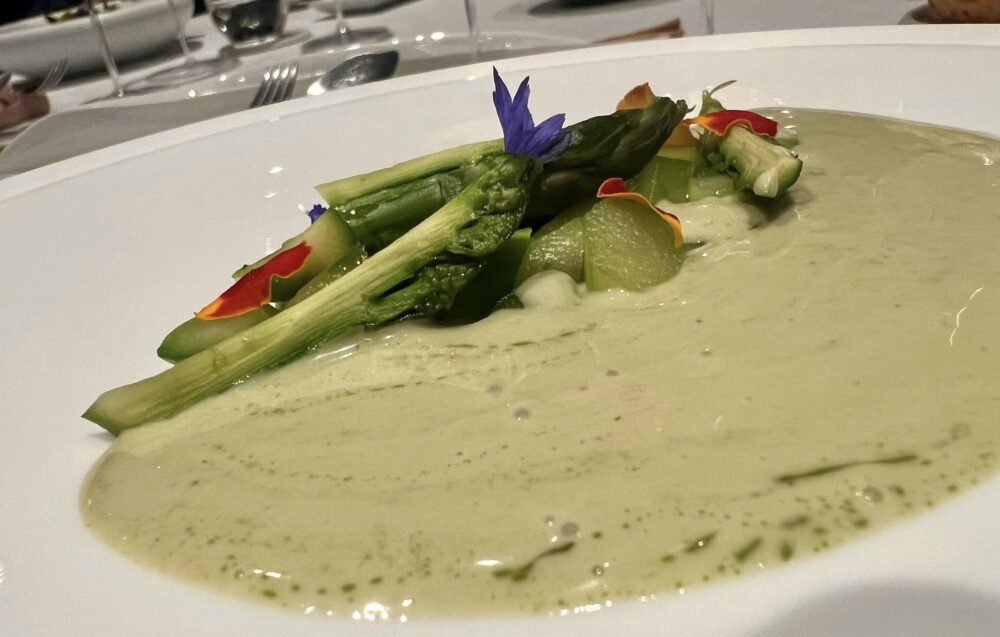 George Restaurant - L'asparago con la salsa