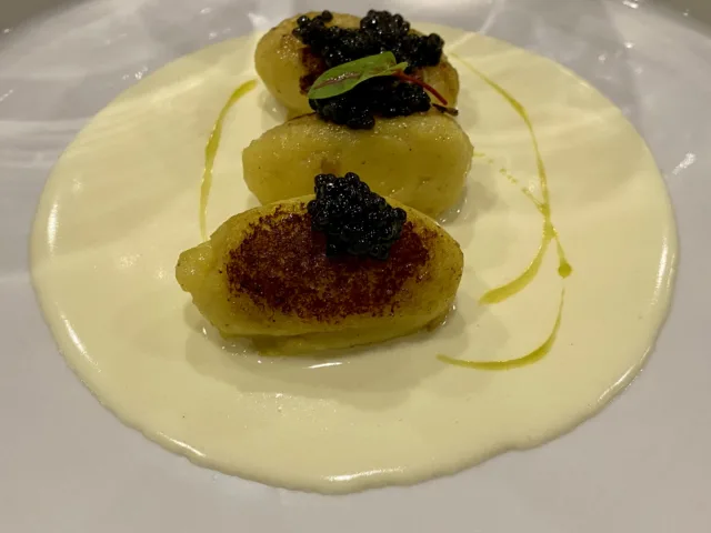 ottoni-di-patate-alla-plancia-salsa-allo-Champagne-e-caviale-selezione-Caviar-Scelto-Caserta