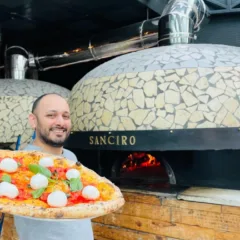 Ciro Di Maio con la Pizza Scarpetta