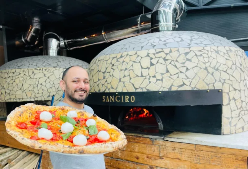 Ciro Di Maio con la Pizza Scarpetta