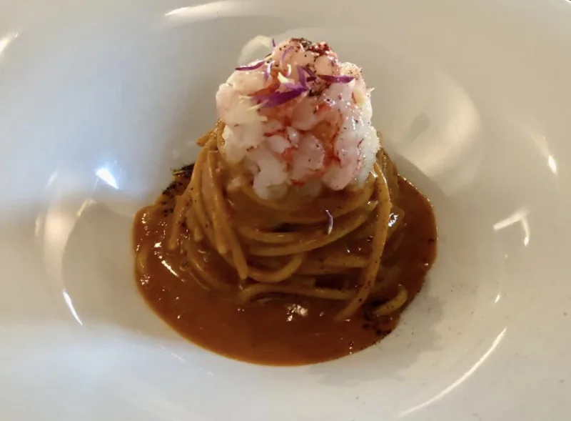 Cut, spaghetti Mancini, gamberi rossi e burro ai ricci di mare