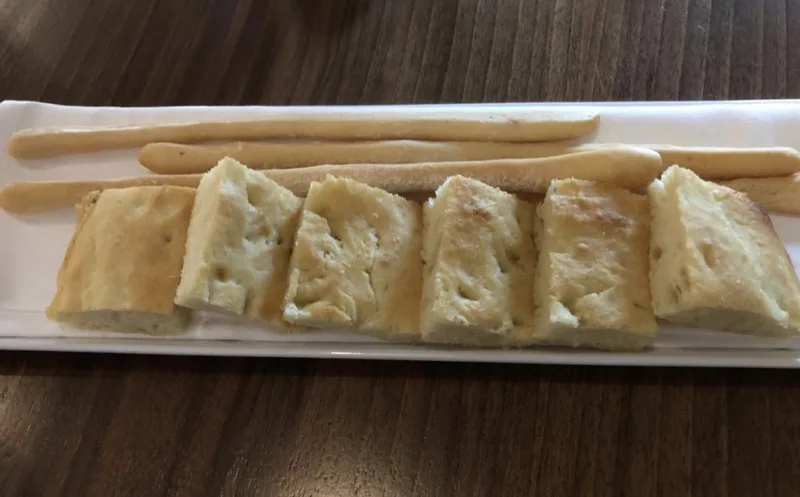 Cut, focaccia e grissini