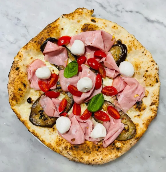 La pizza classica napoletana a' rot e carrett di Ciro Di Maio