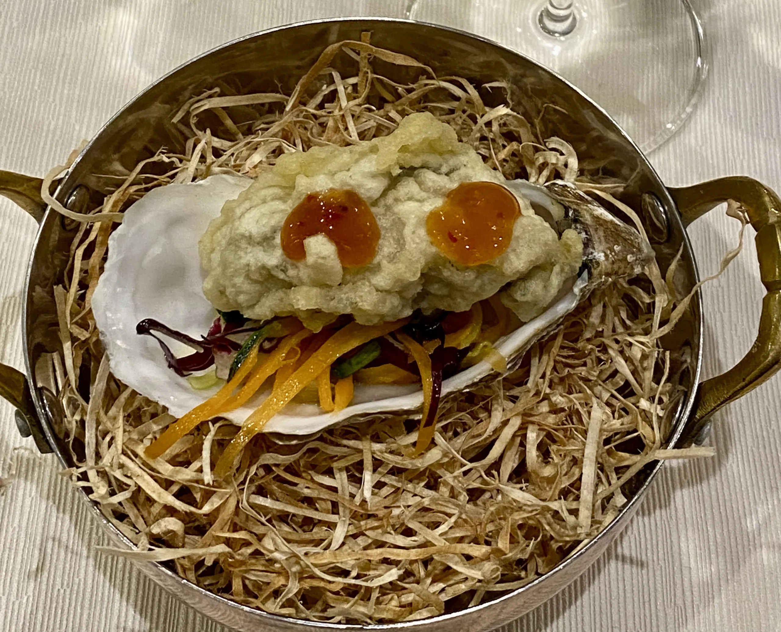 Ostrica-in-tempura-julienne-di-verdure-e-salsa-sweet-chili-Scelto-Caserta