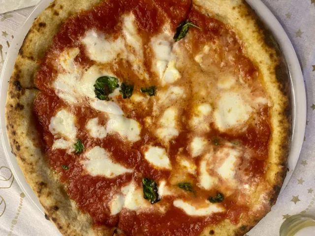 Pizza-Margherita-Pizzeria-Manuno