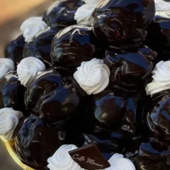 Profiteroles al cioccolato - Pasticceria Caffè Manari Capri