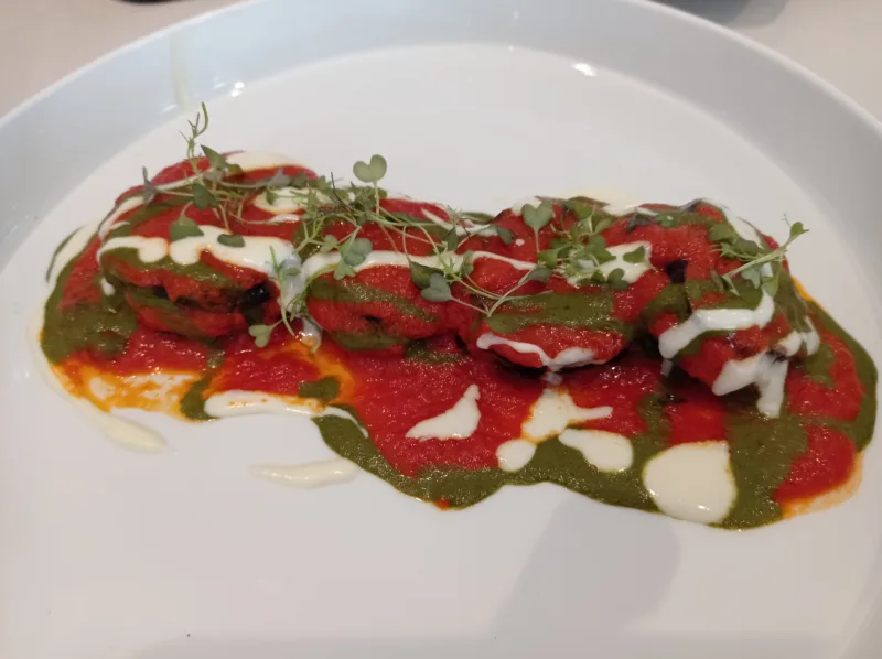 Sale Ristorante Paestum Melanzane 'mbuttunate in salsa di San Marzano e basilico