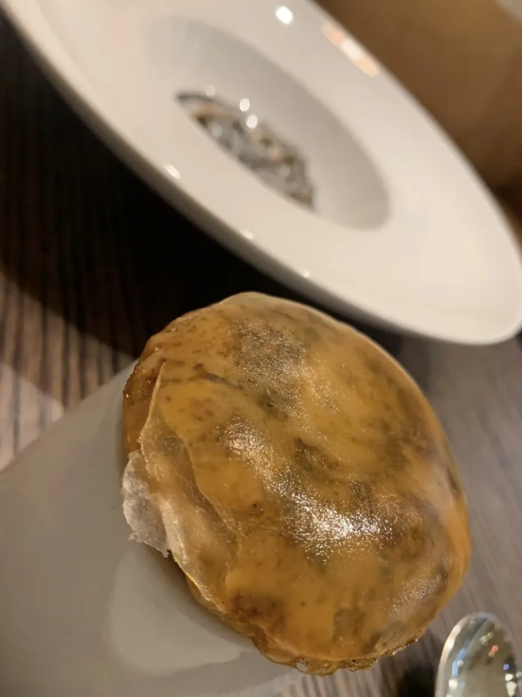 Hémicycle a Parigi, pollo e gamberi