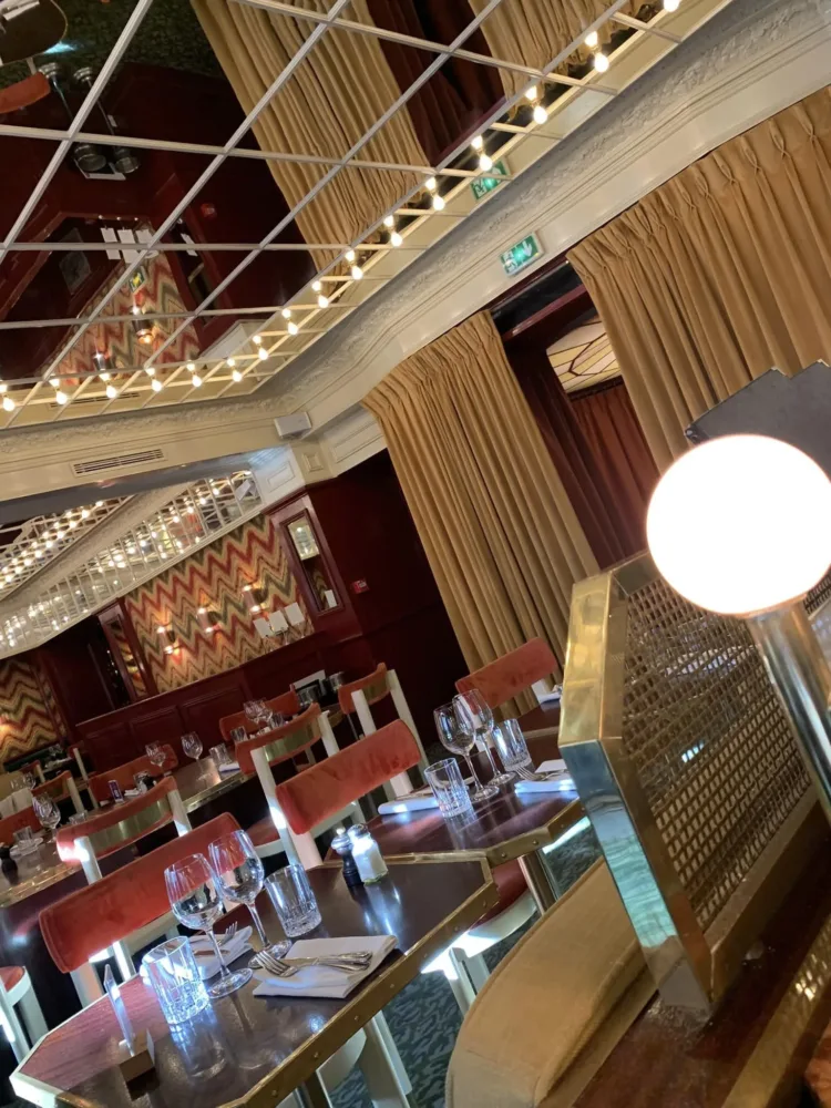 Le Grand Café Capucines, la sala superiore