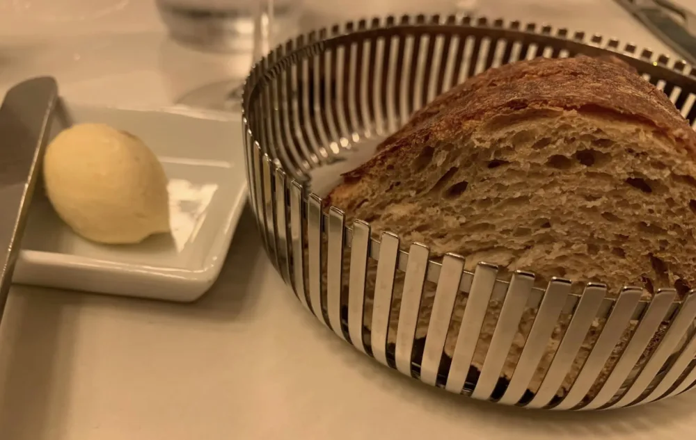 Neva Cuisine, pane e burro