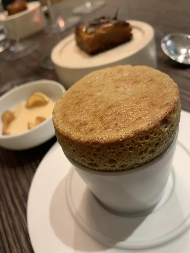 Hémicycle a Parigi, dessert al topinambur, il soufflé