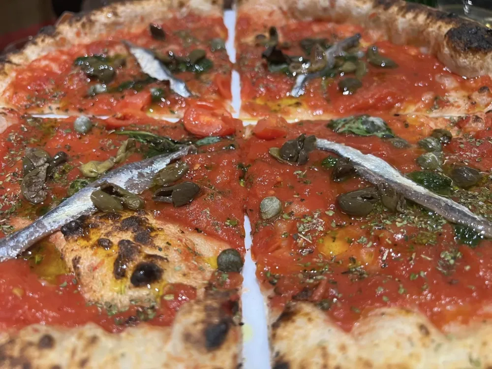 Prisco a Cava - Marinara sbagliata con San marzano, olive ammaccate Salella, alici armatore cetara e capperi