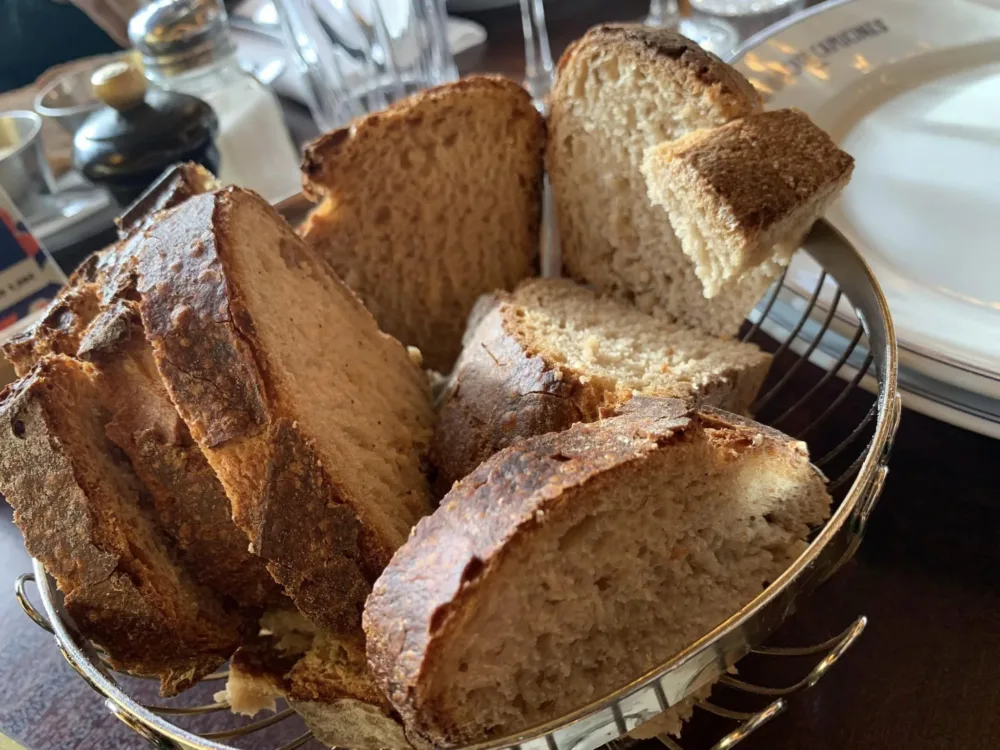Le Grand Café Capucines, il pane caldo