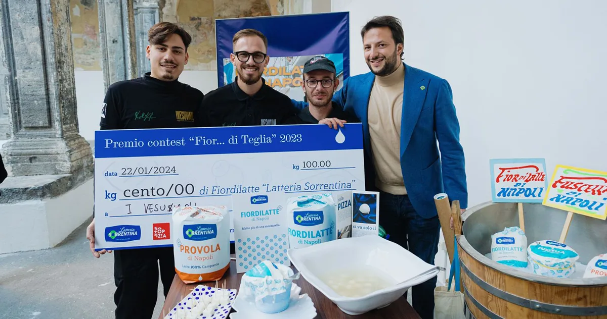 Il vincitore di Fior di Teglia con Giovanni Amodio, Vice Presidente di Latteria Sorrentina