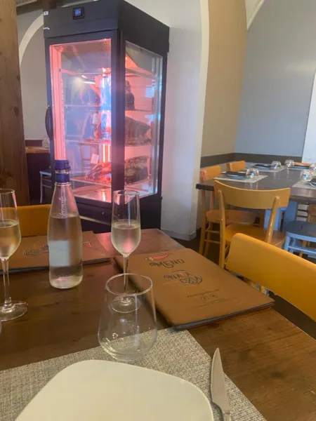 N’Ata Cosa - Tavolo e Vetrina della Carne