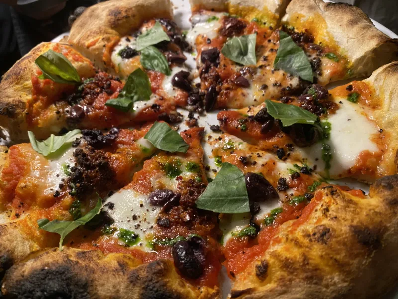 PIzza dei Signori - contemporanea con nduja e olive caiazzane