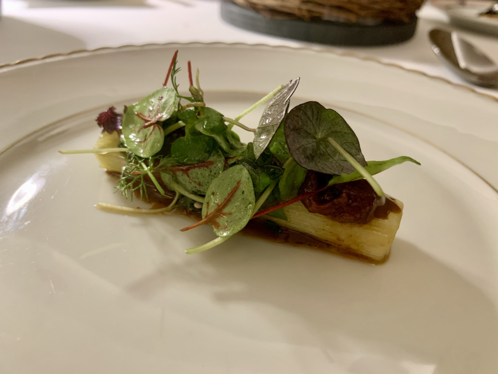 Sustanza - Porro grigliato con miso di piselli