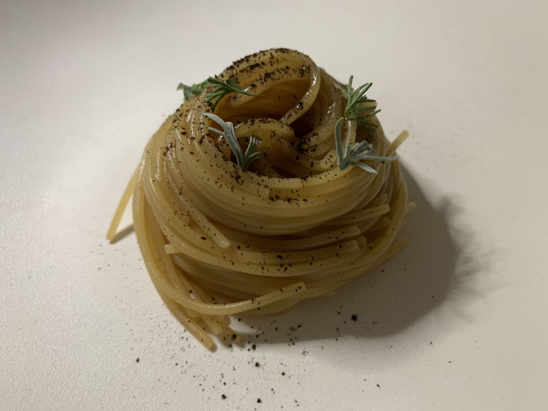 Sustanza - Spaghettini con salsa acida e scorze di agrumi bruciate