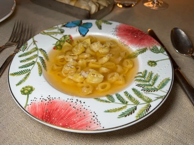 Tortellini al doppio brodo del Cambio di Bologna