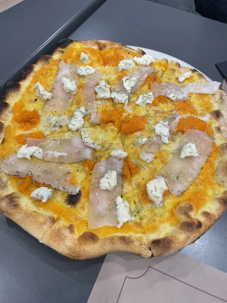 Santa Romana - Zucca, fiordilatte, blu di bufala, lardo e rosmarino