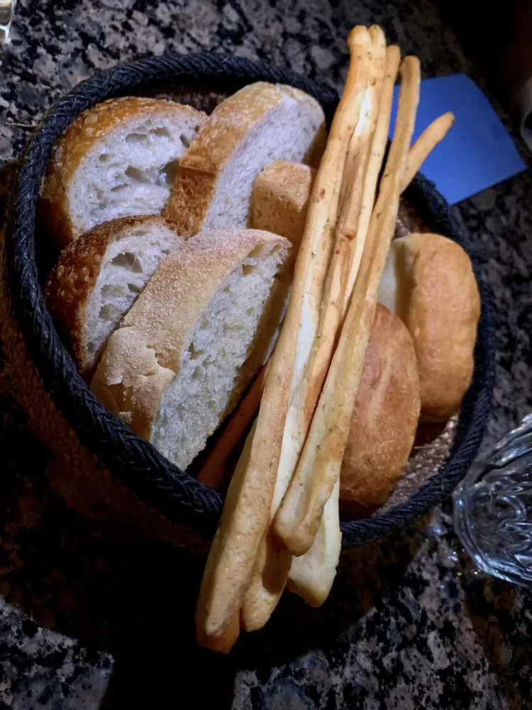 Aida - Vino e Cucina a Istanbul, pane e grissini