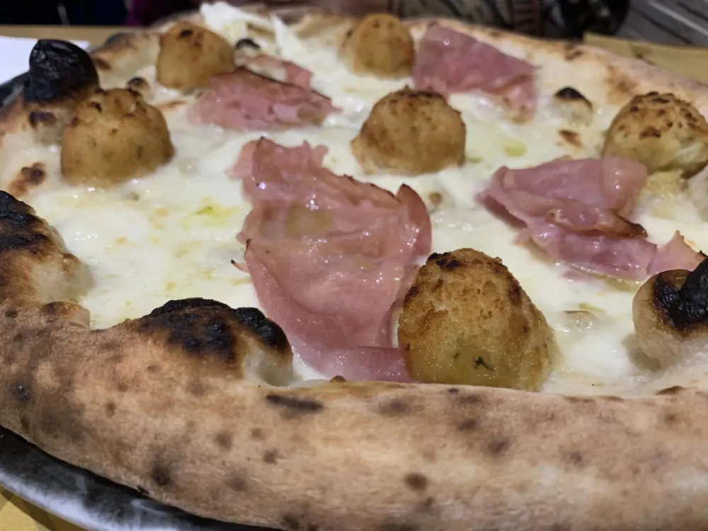 Pizza House a Sapri, la cotto e crocche', dettaglio