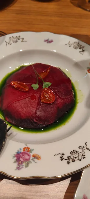 Clodia Club Restaurant, tonno rosso, melanzana affumicata, pomodoro candito, basilico