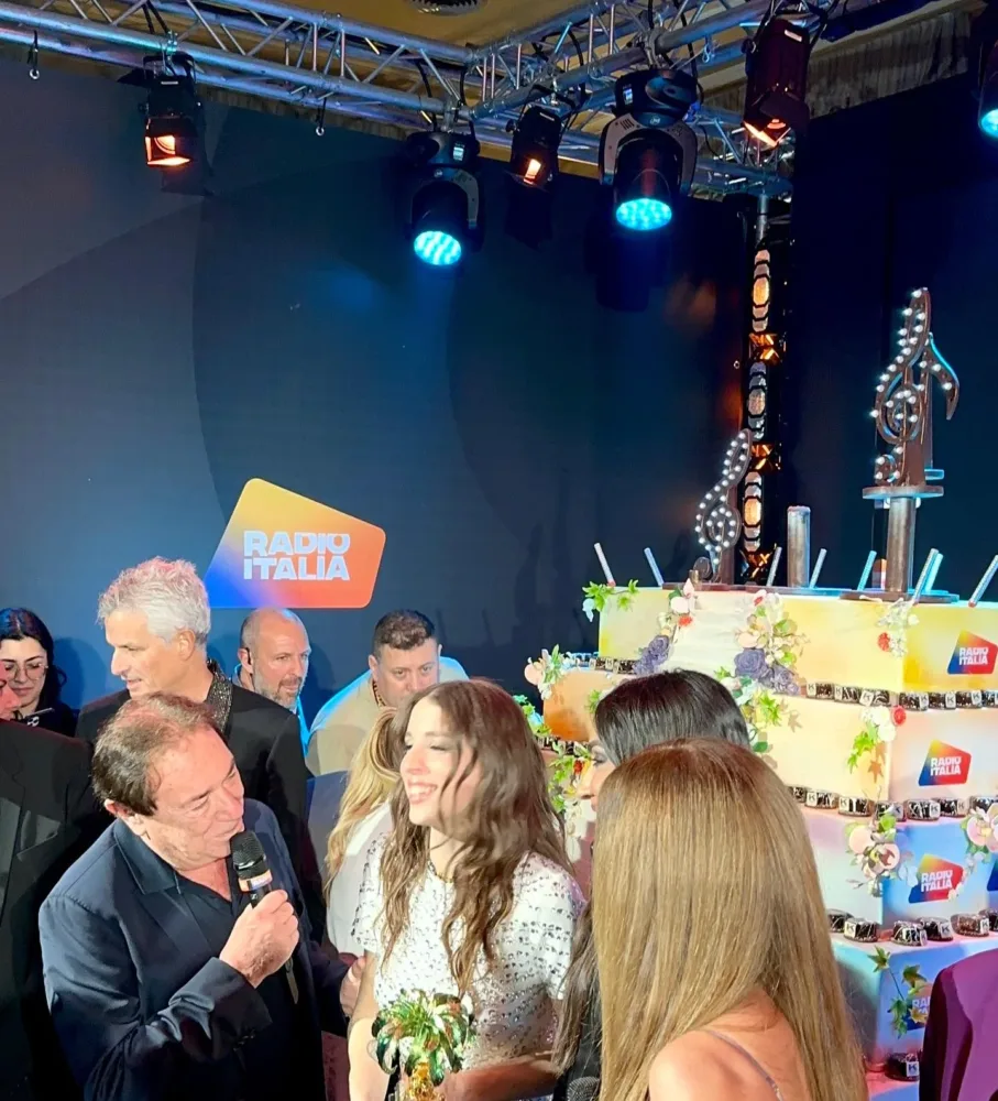 La torta di Ernst Knam per Sanremo 2024 ad Angelina Mango