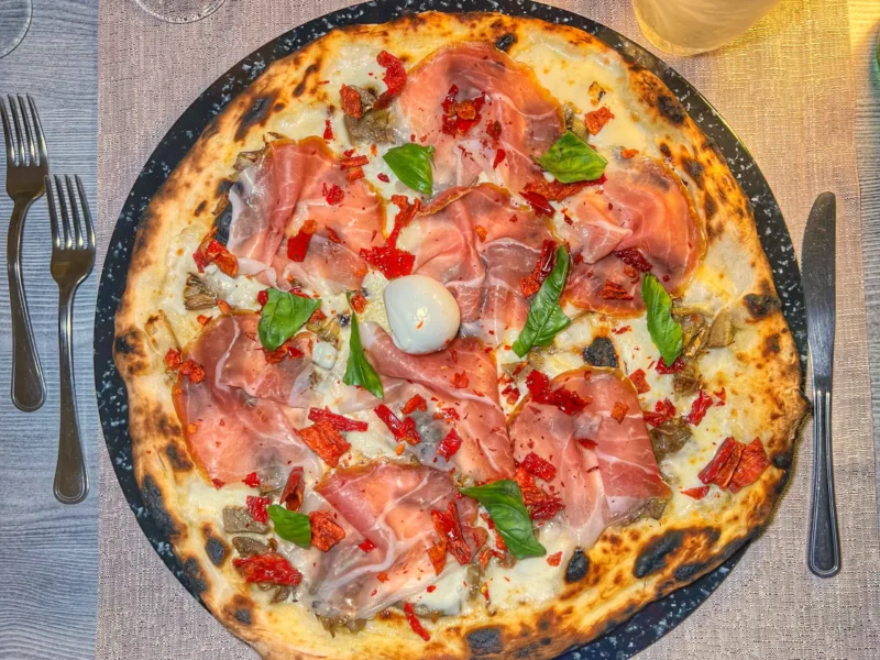 Le pizze a ruota di carro di Bonora a Castellabate