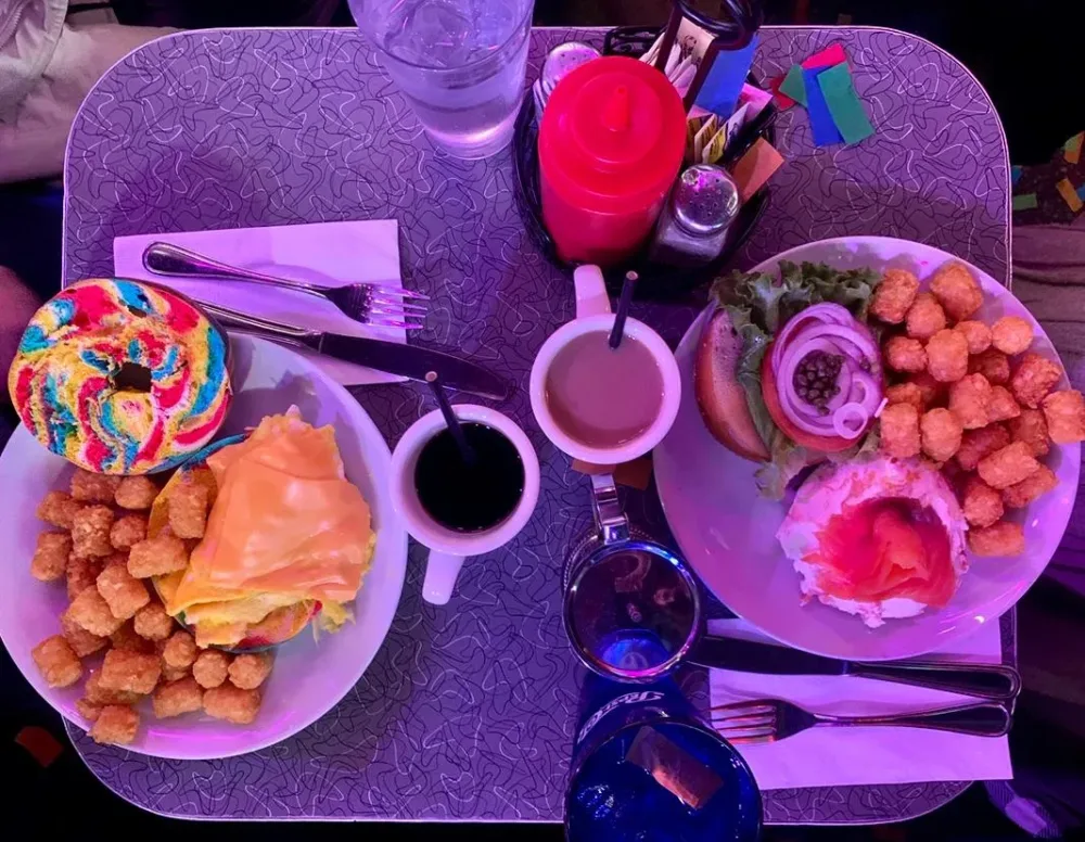 New York - Ellen's Stardust colazione