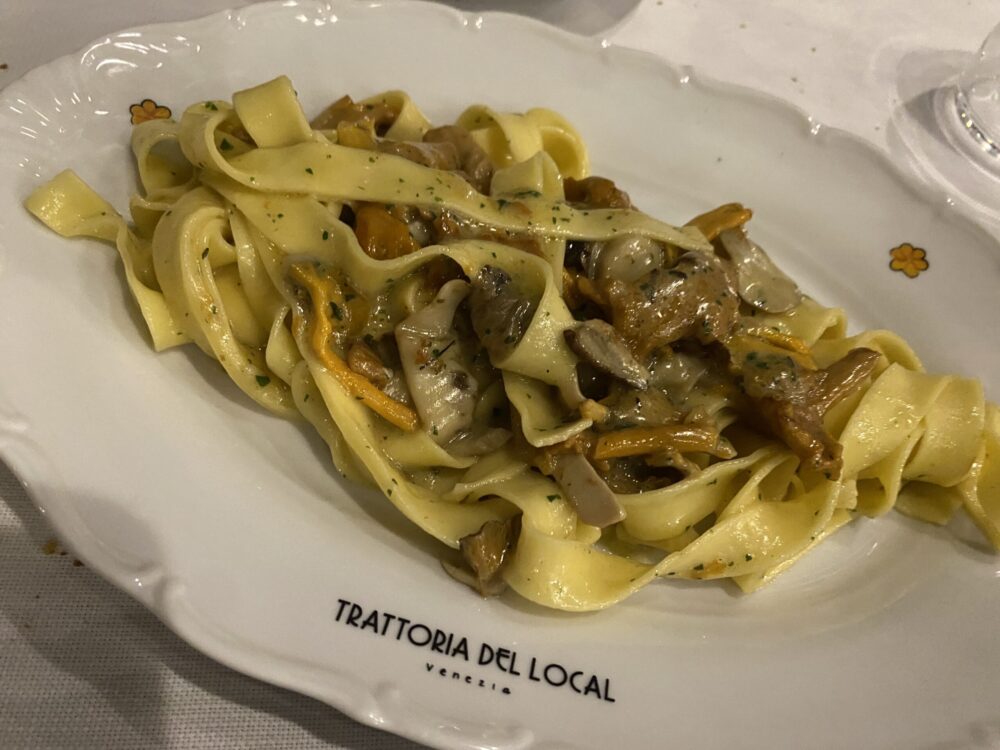 Trattoria del Local - tagliatelle e funghi gialletti