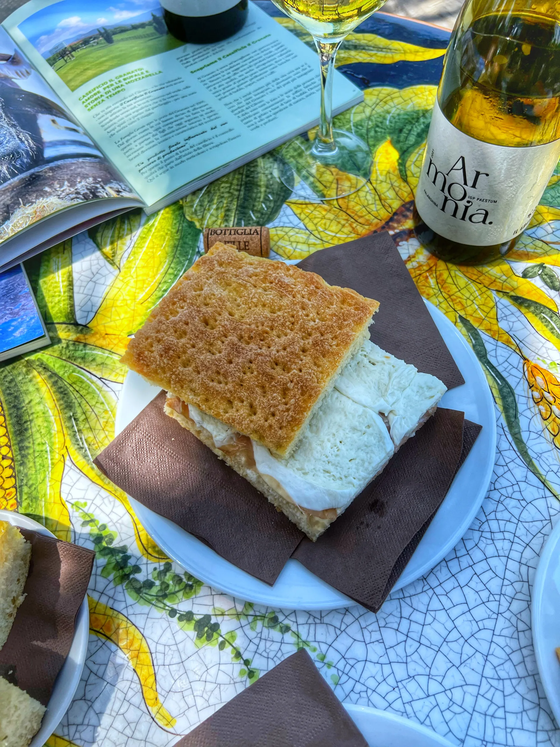 Le focacce con mozzarella di bufala del Caseificio il Granato