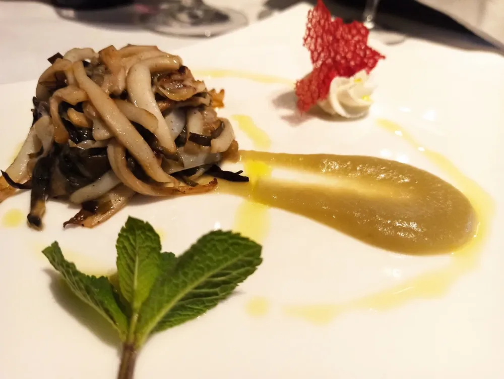 Le Baccanti - Antipasto 1 - Le Tagliatelle di Seppia con i Carciofi grigliati