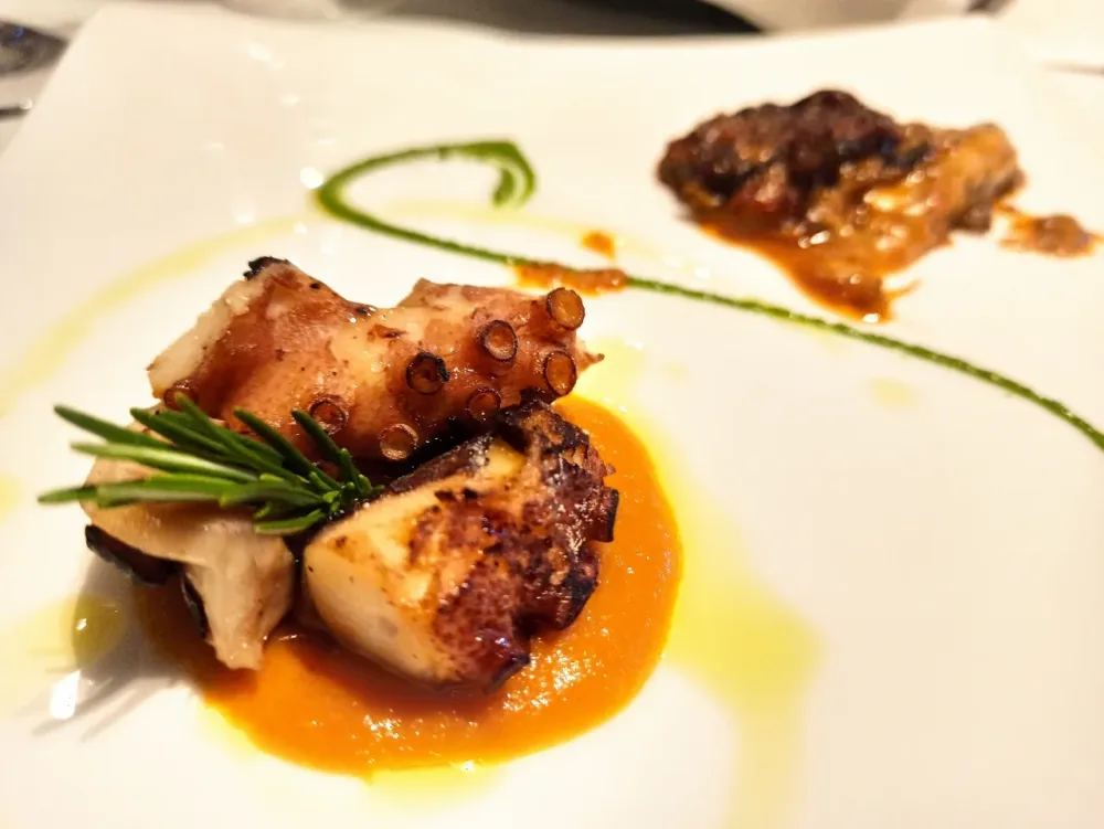 Le Baccanti - Antipasto 3 -Il Polpo arrosto su ParmigGiana liquida