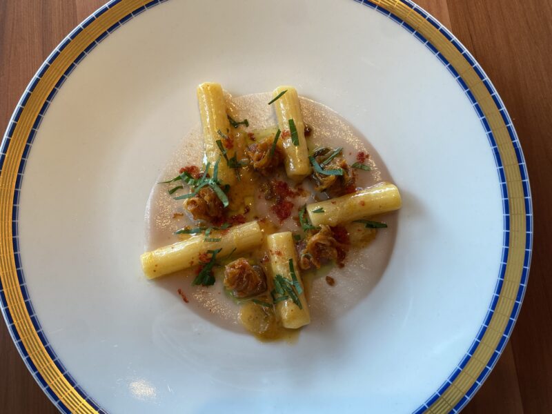 Madonnina del Pescatore - genovese di tonno, kimchi, cipolla