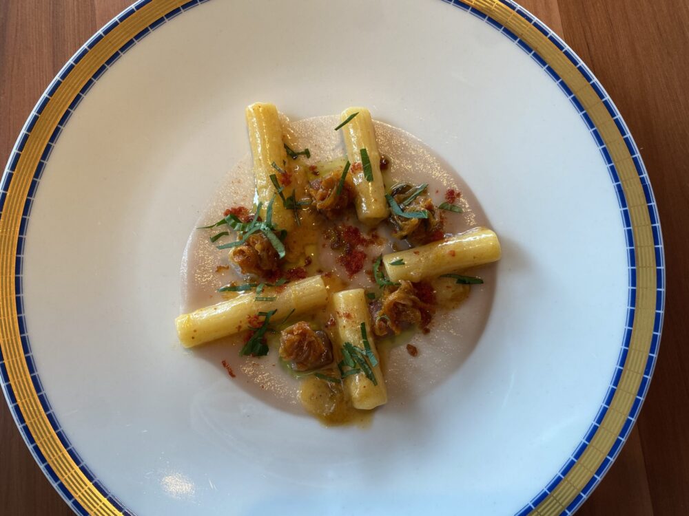 Madonnina del Pescatore - genovese di tonno, kimchi, cipolla