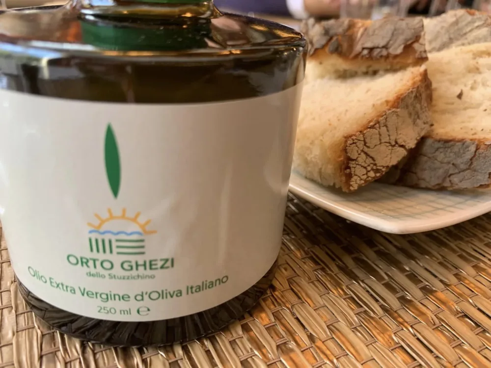 Lo Stuzzichino, pane e olio