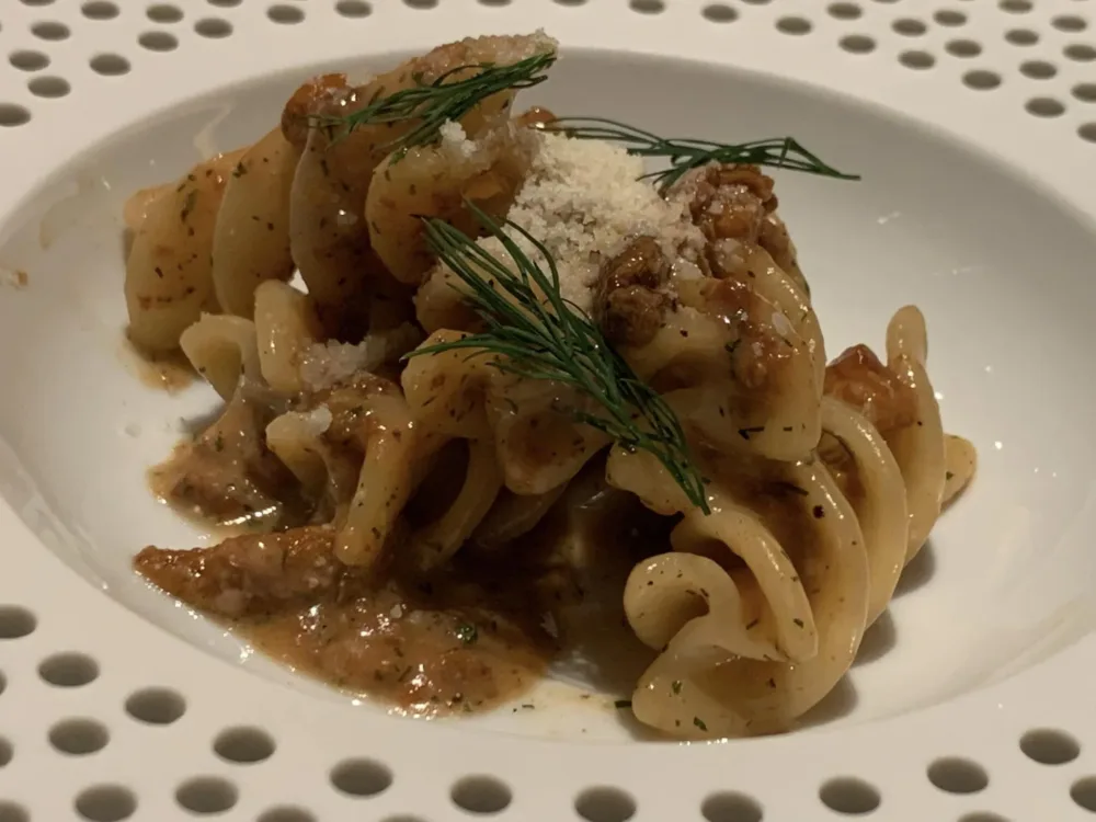  Tre Olivi a Paestum, eliche cacio e pepe con i ricci di mare