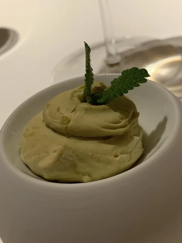 Tre Olivi a Paestum, pre dessert, meringa ghiacciata alla melissa di fico